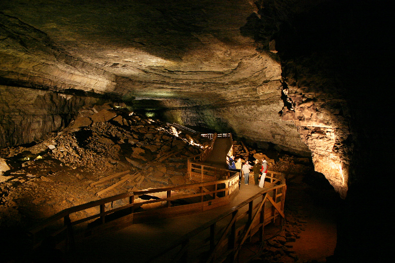 Illustration for article titled Could you build a city in an underground cave?